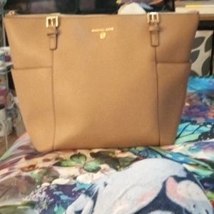 Michael kors tote